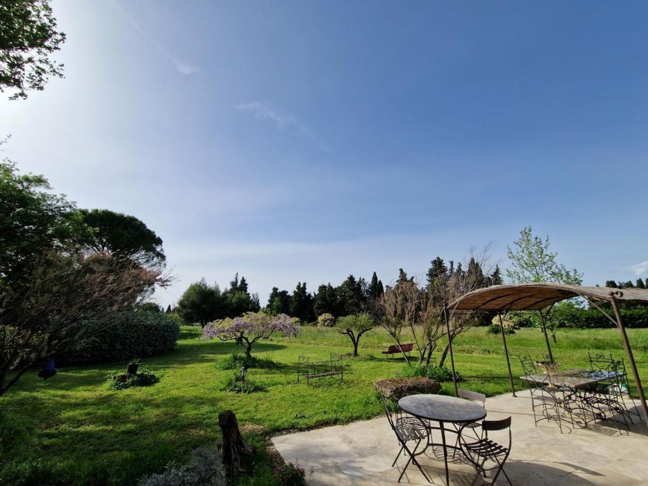 Ancien Mas Du Moulin Bed & Breakfast Eygalieres  Exterior photo